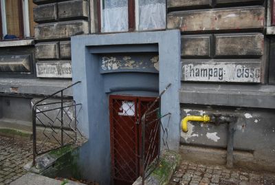 Ett tyskt förflutet märks i Toruń. Staden blev polsk 1466. När Polen delades 1793 tillföll staden Preussen, men blev åter polsk 