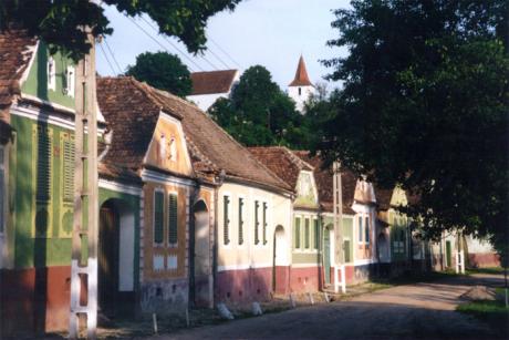 Bygatan i Neudorf (rumänska: Nou Săsesc). Bygatan i Neudorf (rumänska: Nou Săsesc).